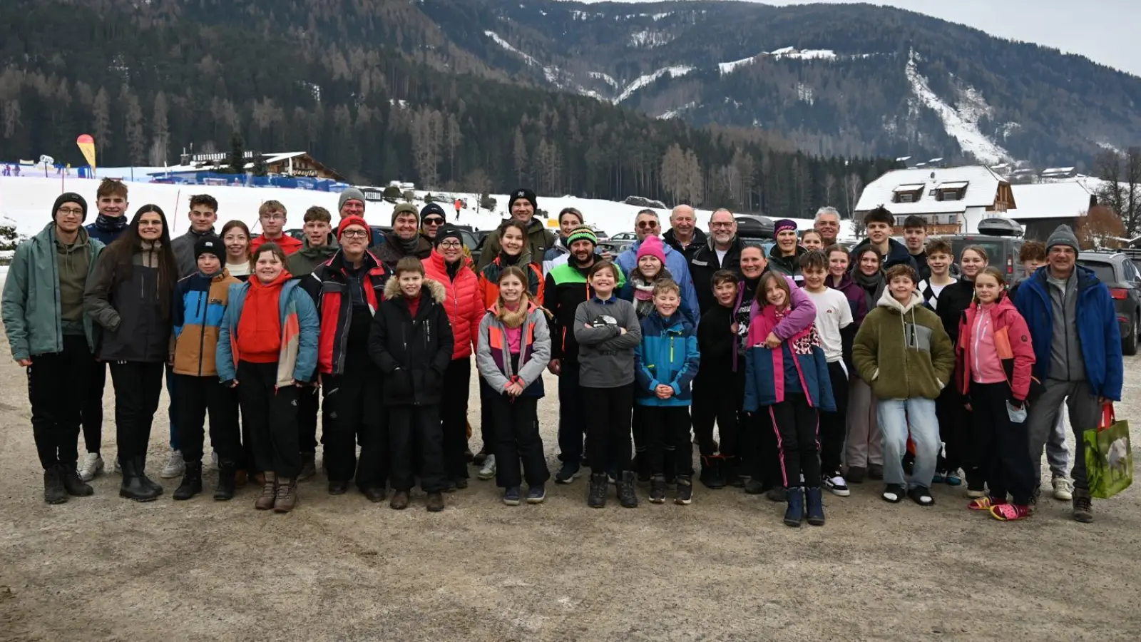 Die Teilnehmer der Ski-Reise ins Ahrntal  (Bild: Andrea Dotzler)