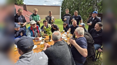 Gemütliches Treffen bei der Vatertagsfeier im Schützenheim  (Bild: Ludwig Kraus)