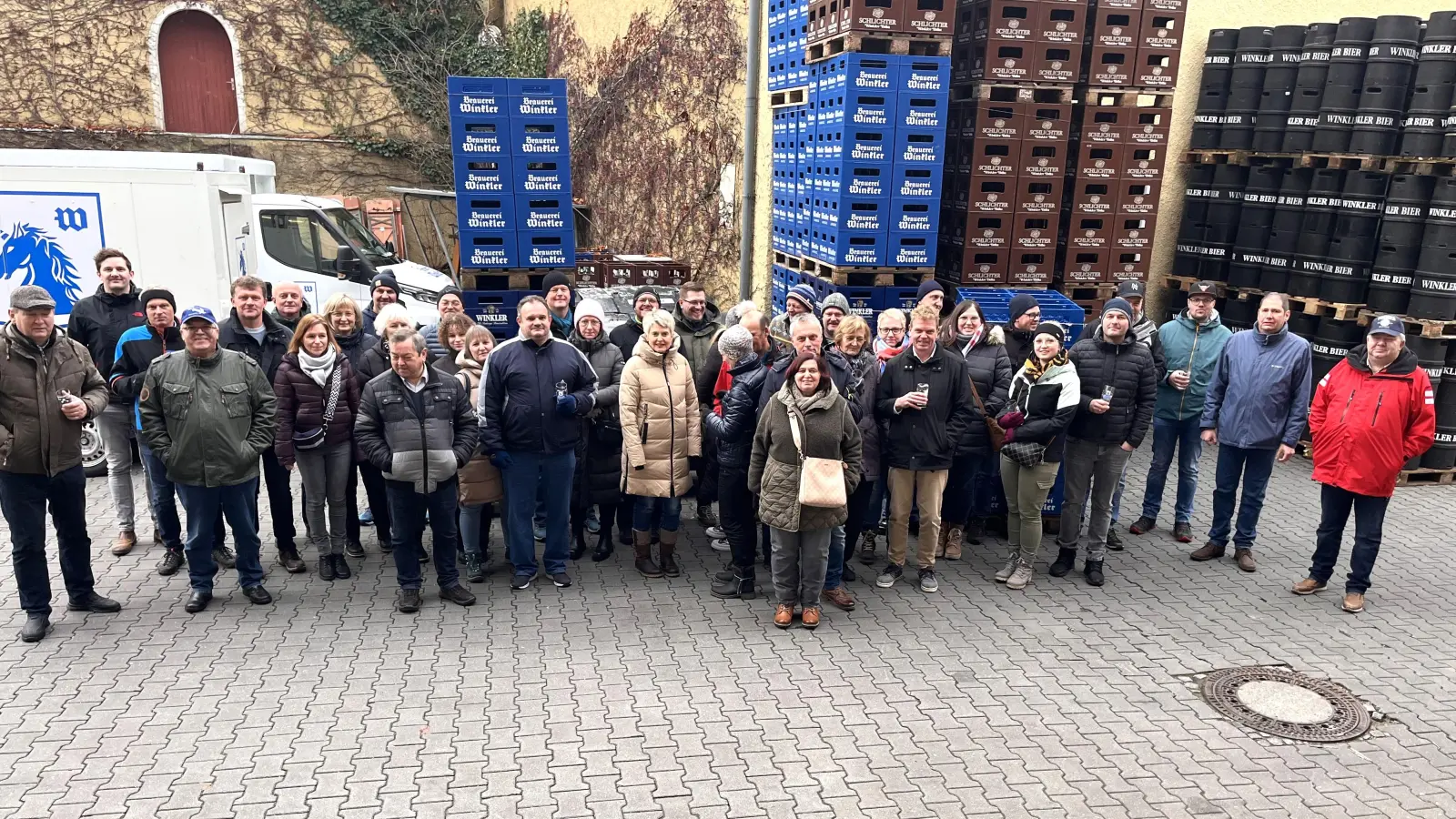 Mitglieder des Oberpfälzer Waldvereins Massenricht und der Hüttenschützen Massenricht, besichtigten die Brauerei Winkler in Amberg. (Bild: Fritz Dietl)