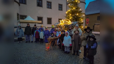 Die Kinder des Krippenspiels (Bild: Christina Ponader)