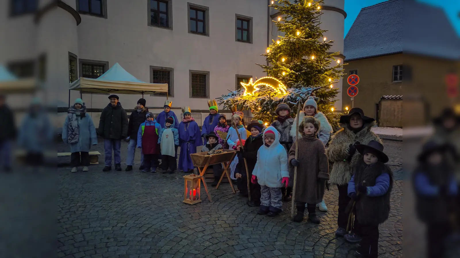 Die Kinder des Krippenspiels (Bild: Christina Ponader)