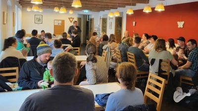 Gut besucht war ein Neugeborenenempfang der Stadt Mitterteich und der Gemeinde Leonberg im Mehrgenerationenhaus Mitterteich. (Bild: Sabine Frank/exb)