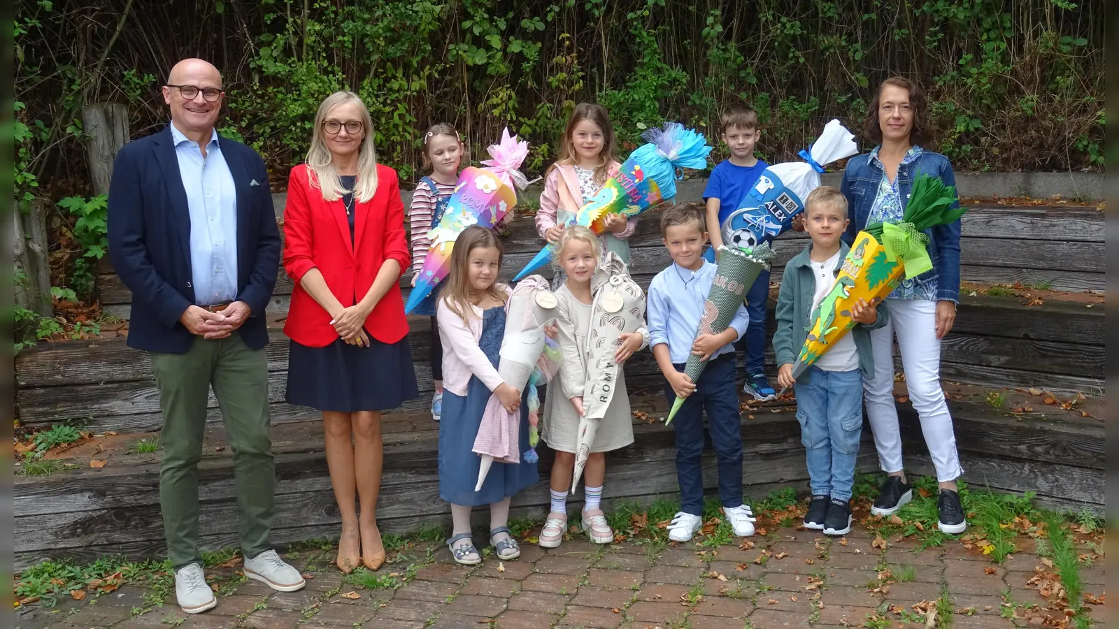 Die Erstklässler an ihrem ersten Schultag. (Bild: Elisabeth Lottner)