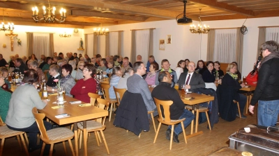 Pfarrgemeinderatssprecher Sebastian Wolf begrüßte die Gäste. (Bild: soj)