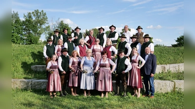 Die Jagdhornbläser der Jägerkameradschaft Hahnbach (Bild: Bodo Wolf)