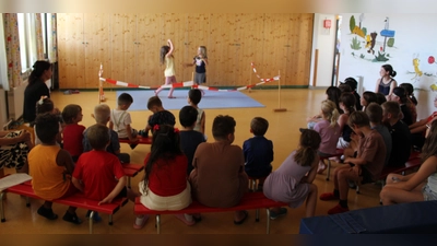Auftritt Kindergartenkinder (Bild: Simone Heidl)