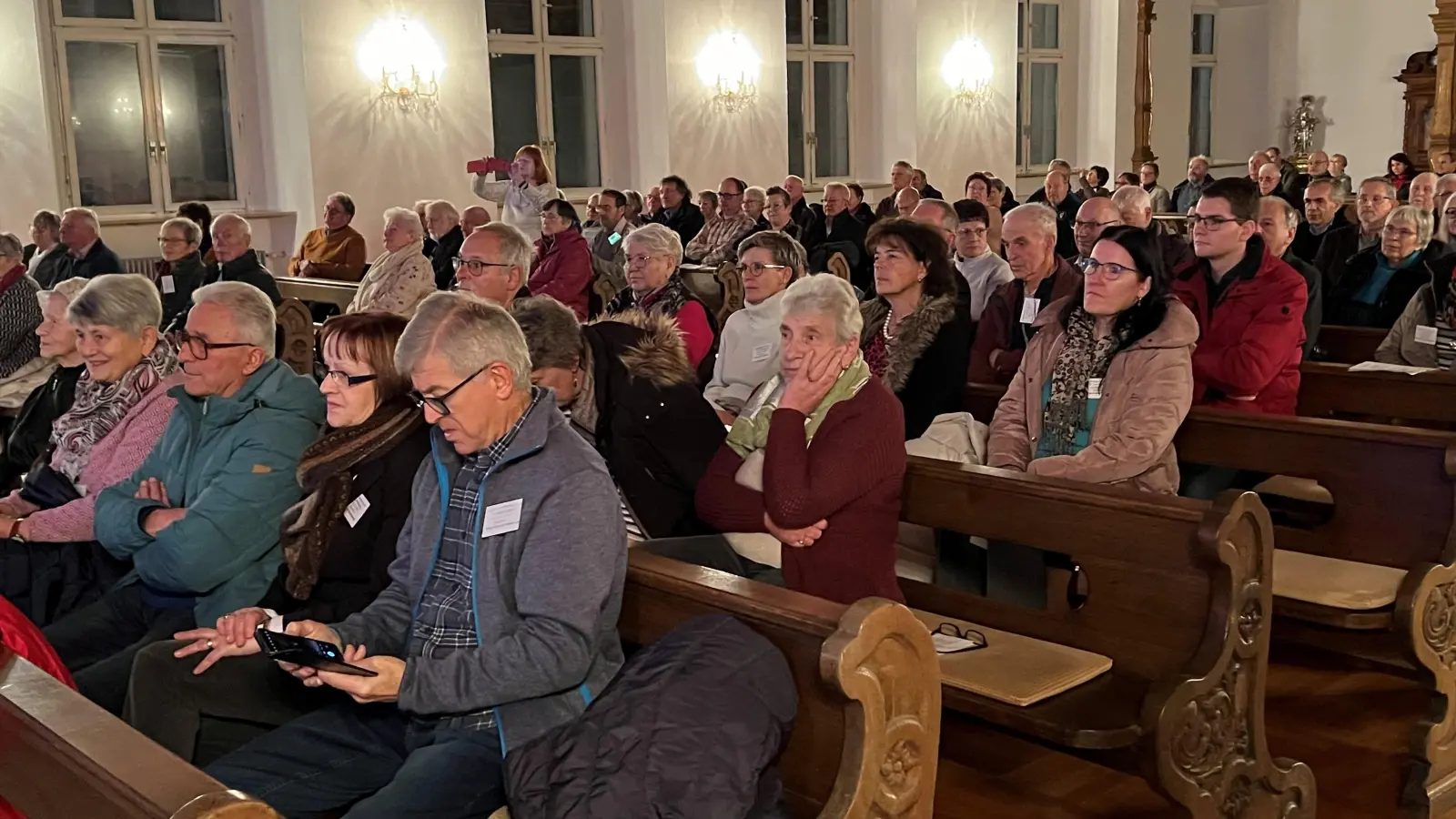 Zahlreiche Gäste nahmen am Abend an der Abschlussveranstaltung teil. (Bild: Reinhard Heldmann )