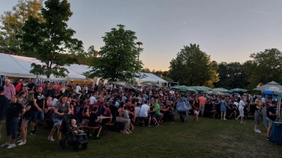 Der idyllische Festplatz war bis zum Abend gut gefüllt. (Bild: Lukas Fleischmann)