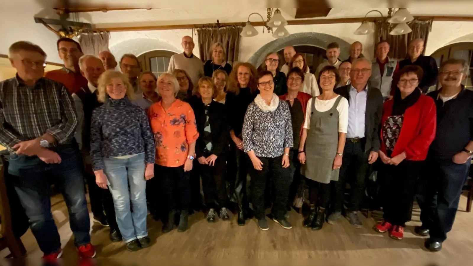 Vor 45 Jahren haben sie in Nabburg Abitur gemacht: Die Schüler des Jahrgangs 1979. (Bild: Claudia Völkl)