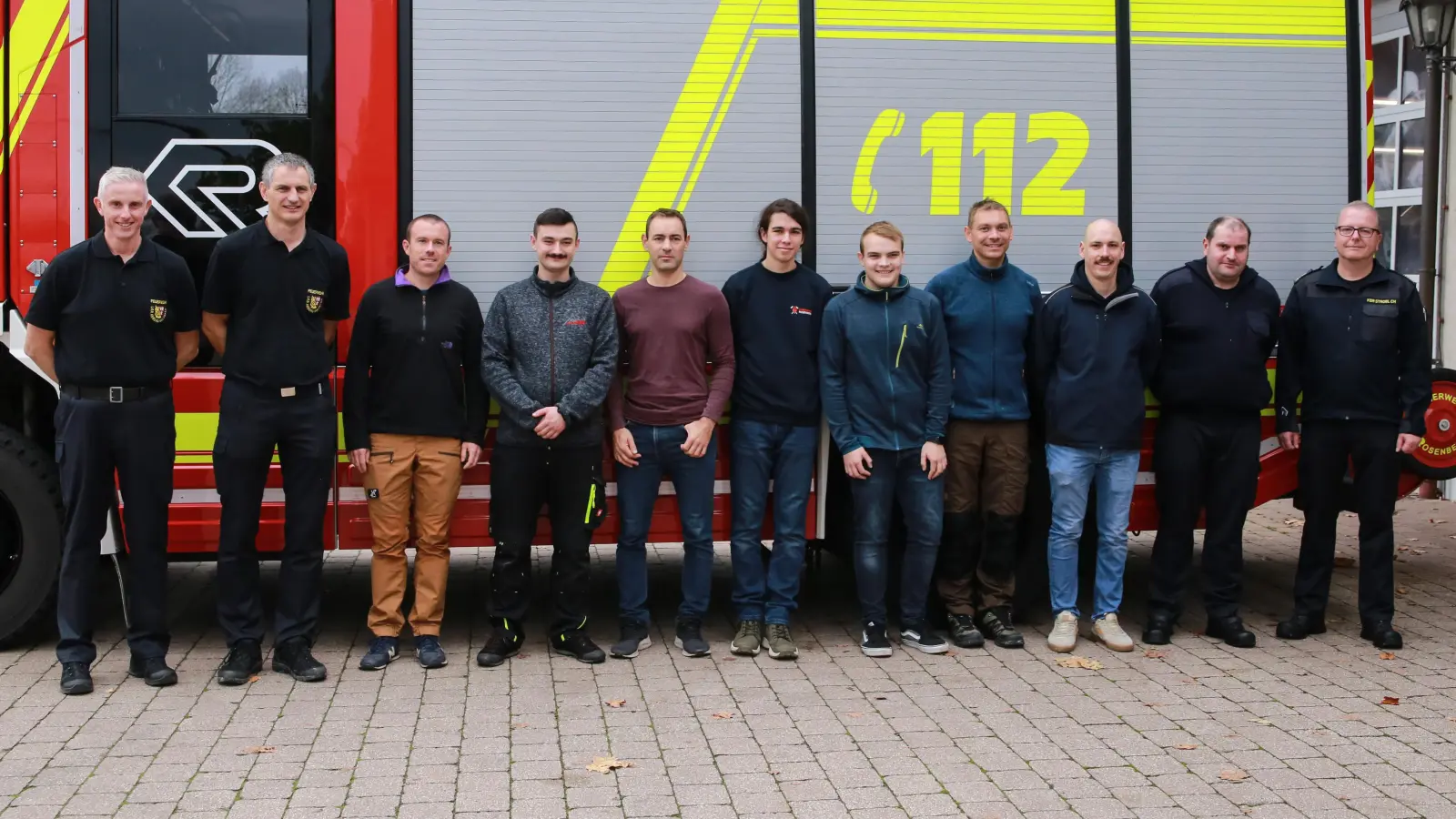 KBM Frank Schloß und KBM Peter Meßmann (v.l.n.r.), sowie KBR Christof Strobl (rechts) gratulierten den Teilnehmern. (Bild: Florian Schlegel )