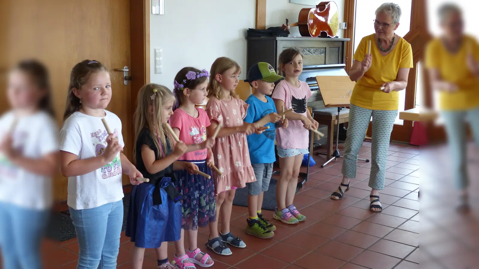 Die Vorschulkinder mit ihrer Lehrerin Ute Sommer. (Bild: Sieglinde Schärtl)