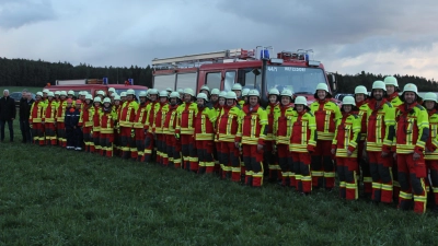 Für die Feuerwehren Grötschenreuth, Siegritz und Wetzldorf gab es neue Schutzanzüge. (Bild: Fabian Keppler-Stobrawe/exb)