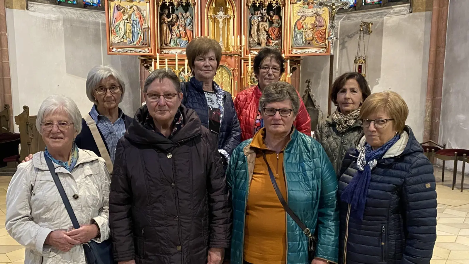 Die beteiligten Frauen aus Fuchsmühl in der Stadtpfarrkirche Nabburg. (Bild: Karl Ulrich)