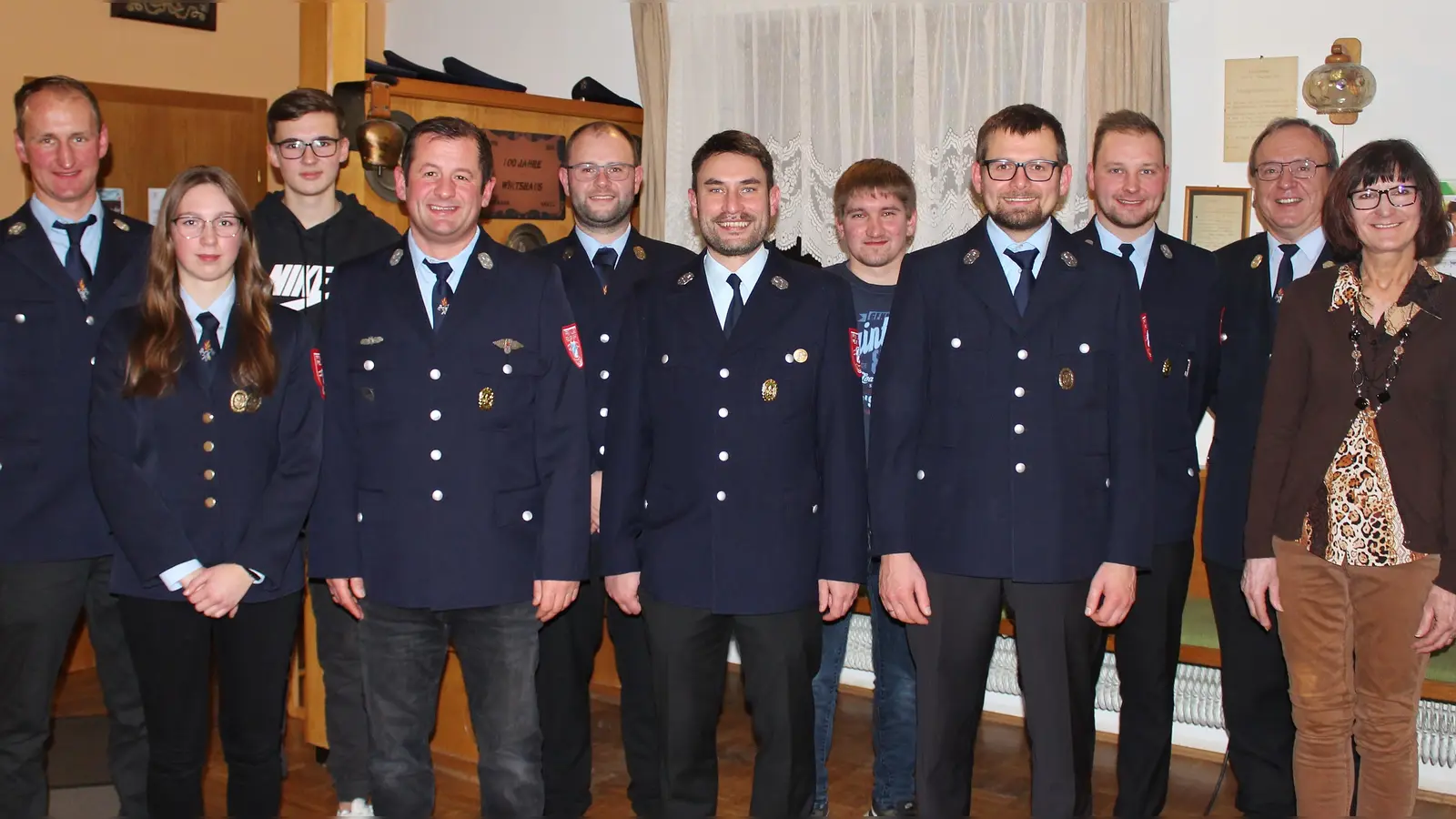 Beim Kameradschaftsabend der Feuerwehr Adlholz werden Leistungsabzeichen vergeben. (Bild: M. Rauscher/exb)