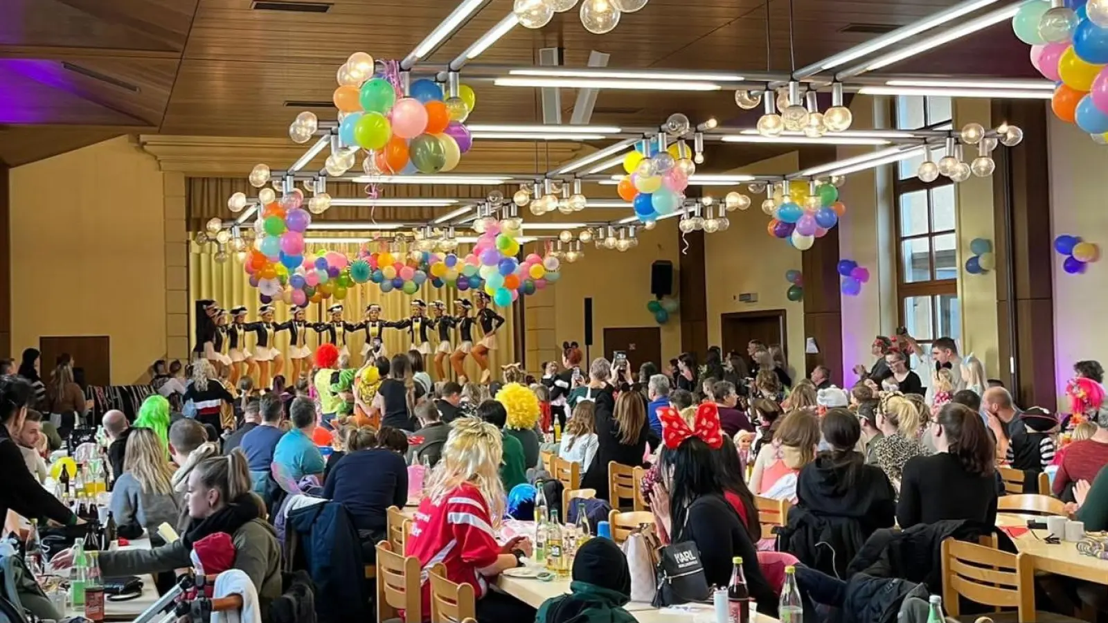 Über einen vollen Saal im Josefsheim freute sich der TuS Mitterteich beim Kinderfasching. (Bild: TUS Mitterteich/exb)