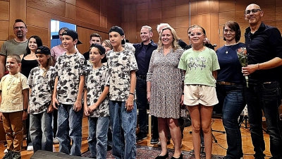 Das Klassenvorspiel zum Ende des Schuljahres war mit zahlreichen Rock- und Popsongs gespickt. Alle Schüler aus dieser Abteilung zeigten, was sie in diesem Jahr gelernt hatten.  (Bild: Reinhard Kreuzer)