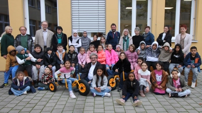 Mit zwei „Twister”-Liegerädern können die Pressather Grundschüler ihre Bewegungskoordination üben. Möglich machte diese Anschaffung der Ganztagsschul-Förderverein. (Bild: Bernhard Piegsa)