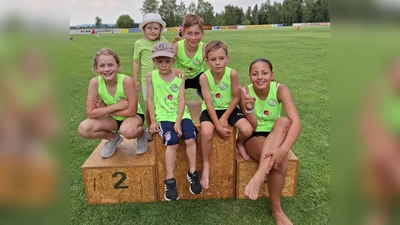 Teilnehmer beim OVL-Cup. Die Kinder, die in die Endwertung gekommen sind. Von rechts nach links: Leonie Schwägerl 2. Platz, Ben Lang 1. Platz, Paul Lang 2. Platz, Linus und Klara Thaler, (Bambini Lauf), Lina Thaler 7. Platz. (Bild: Andrea Schwägerl)