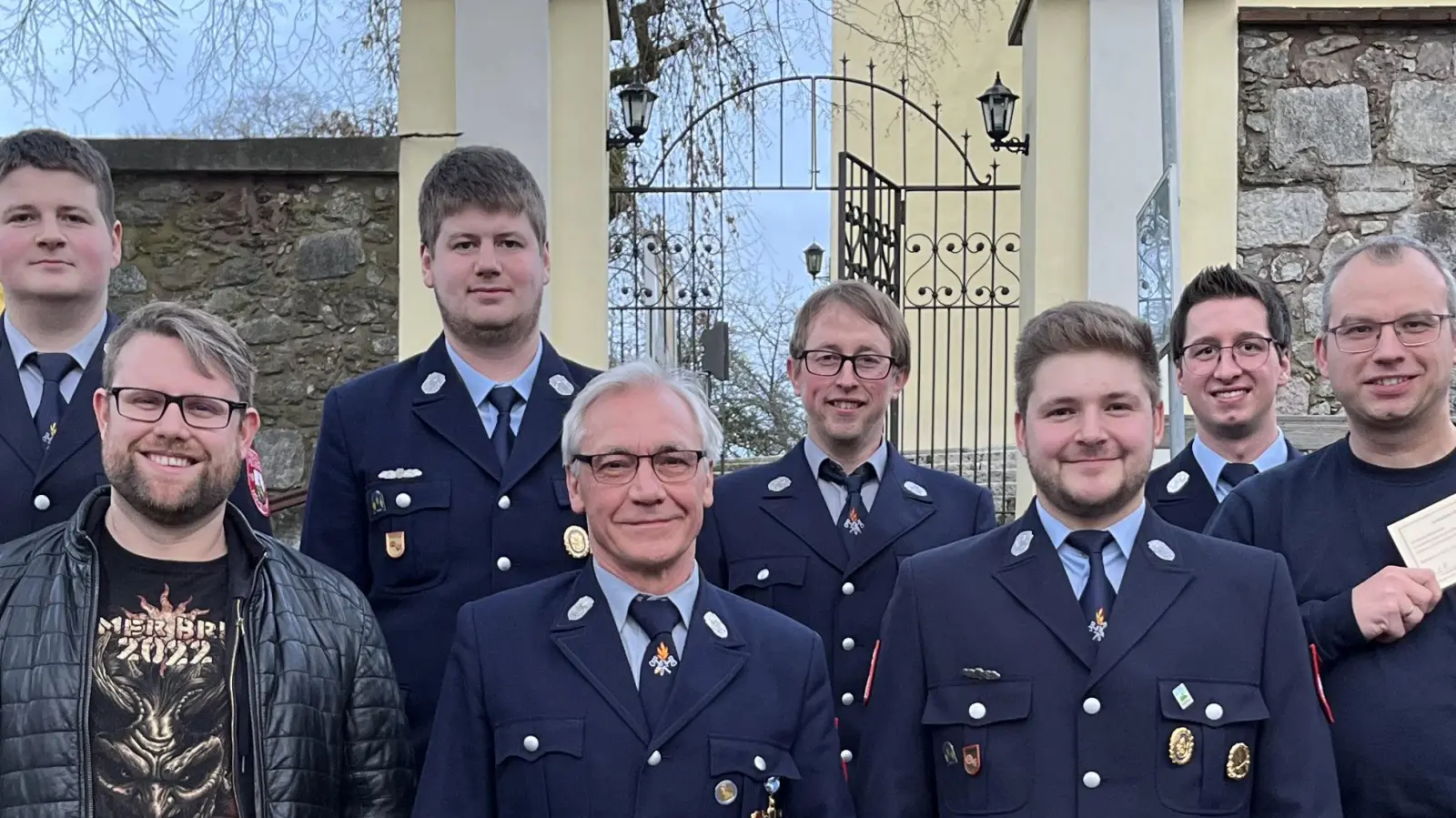 Die Feuerwehr Hohenthan ehrte Mitglieder. Im Bild (von links) Markus Walter, Stefan Baier, Christian Walter, Hans Birkner, Marco Donhauser, Patrick Mauerer, Marco Frank und Roman Kirschbaum.<br> (Bild: Feuerwehr Hohenthan/exb)