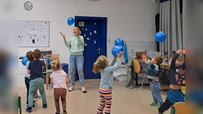 Die Kinder beim Schnupper zur musikalischen Früherziehung bei der Werkvolkkapelle Schlicht (Bild: Sabine Kredler)