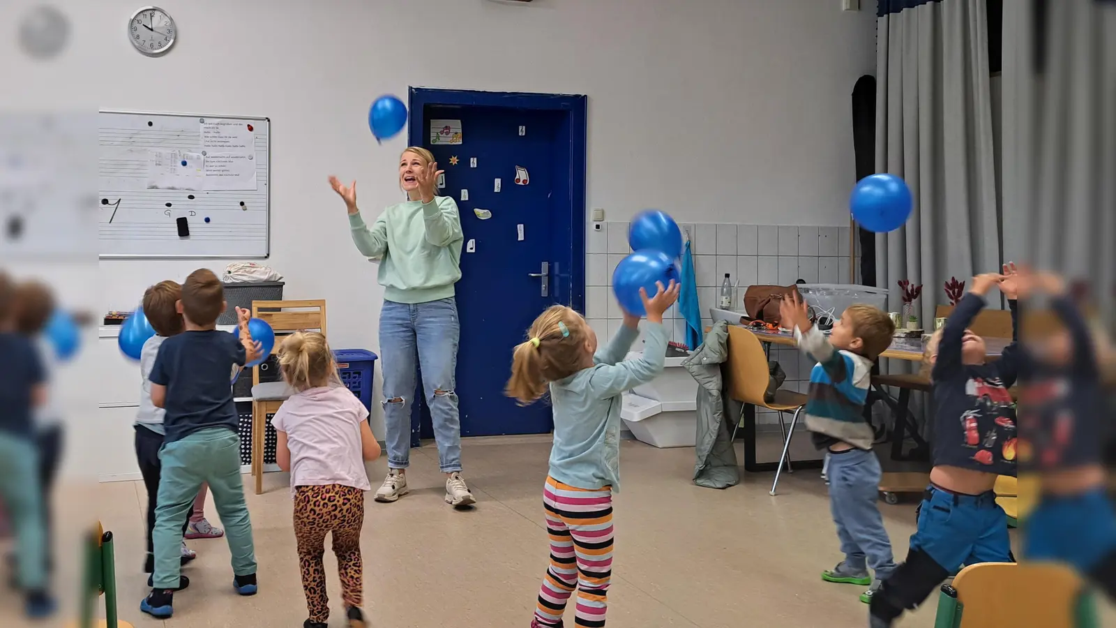 Die Kinder beim Schnupper zur musikalischen Früherziehung bei der Werkvolkkapelle Schlicht (Bild: Sabine Kredler)