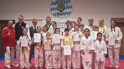 Gemeinsames Gruppenbild Taekwondo TuS Rosenberg und Taekwondo Club Kobra, Amberg. (Bild: Lukas Höfke)