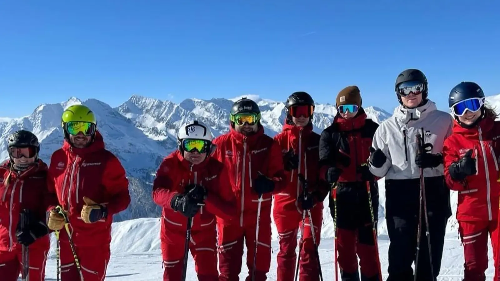 Die DJK-Ski-Übungsleiter bei der Abschlussfahrt im Zillertal. (Bild: DJK Falkenberg/exb)