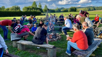 Lagerfeuer mit Musik (Bild: Susanne Setzer )