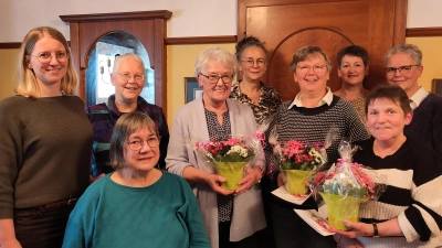 Die Vorstandschaft des Frauenbunds und die Geehrten für 30 Jahre Frauenbund: Hannah Hopf, Karin Wappmann und Gertraud Wittmann (v.l.).  (Bild: Christina Ponader)