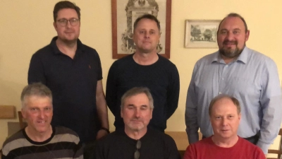 Der alte und neue Vorstand der Jagdgenossenschaft Riglasreuth (hinten, von links) Michael Hösl, Alexander Heinl und Zweiter Bürgermeister Oliver Becher sowie (vorne, von links) Josef Pirner, Herbert Koller und Michael Kellner.<br> (Bild: Oliver Becher/exb)