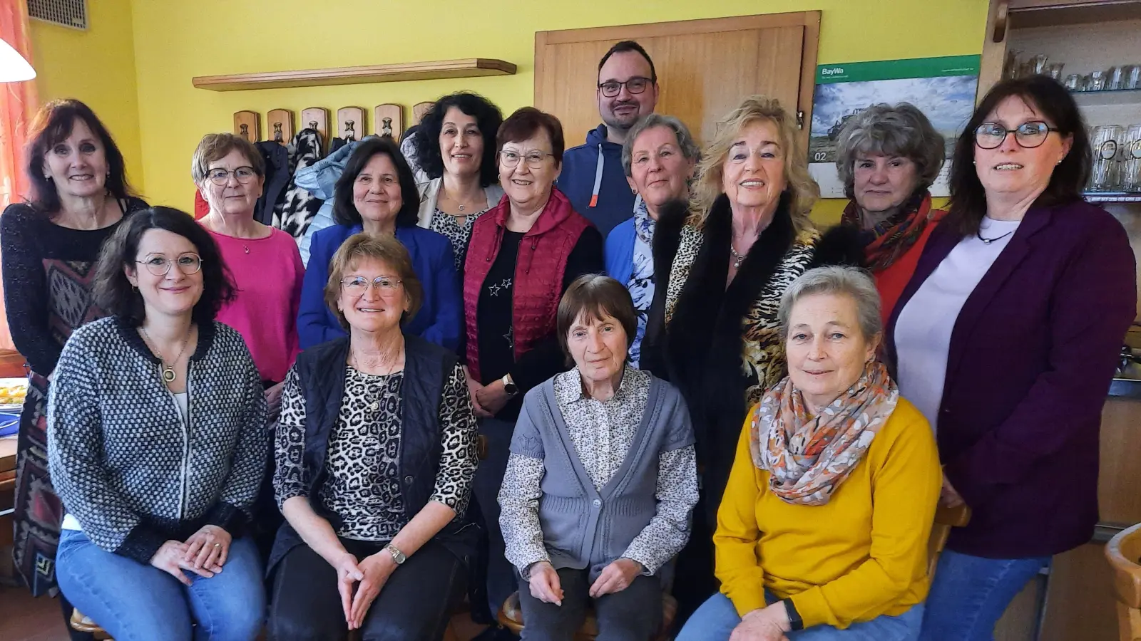 Die neue Vorstandschaft der Frauenunion mit CSU-Vorsitzendem Wolfgang Lotter und stellvertrender Kreisvorsitzender Marianne Forster (am rechten Bildrand). (Bild: Alfred Hammer)