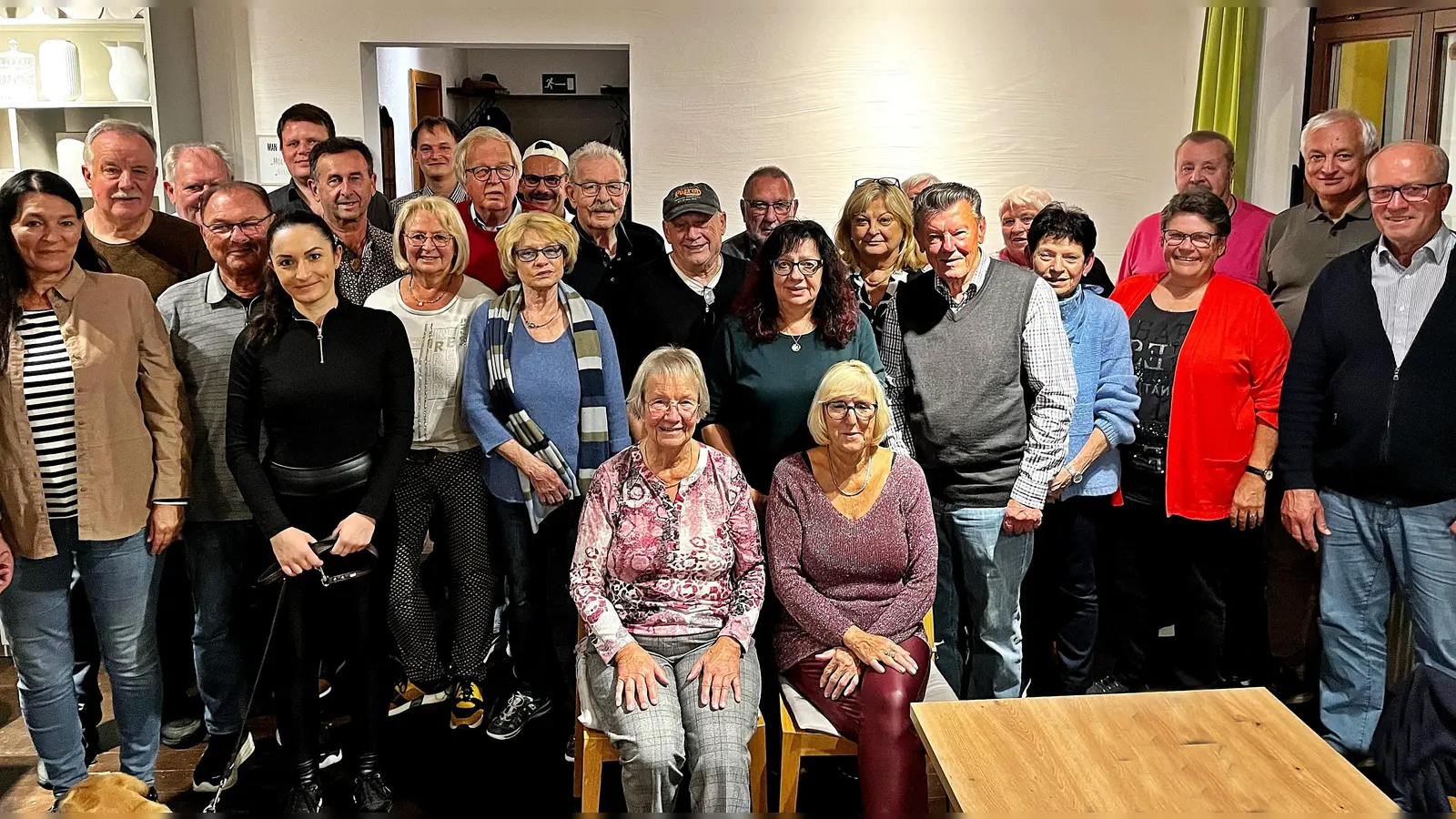 Das 100jährige Bestehen des AMC wird über das ganze Jahr gefeiert. Dieses Mal mit einem Viertagesausflug nach Weiden am See. Hier die Gruppe die mit Besichtigungen, Ortsführungen und kulinarischem Essen viel erlebte. (Bild: Karlheinz Ach)