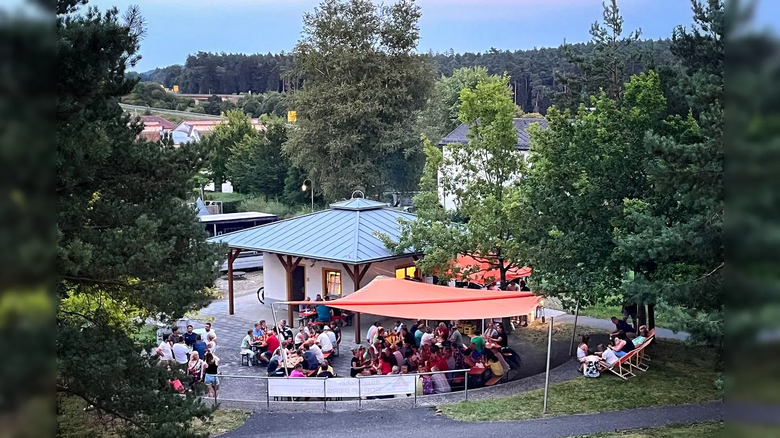 PopUp Biergarten im Sinnespark von Regens-Wagner Michelfeld. (Bild: Holger Eckert)