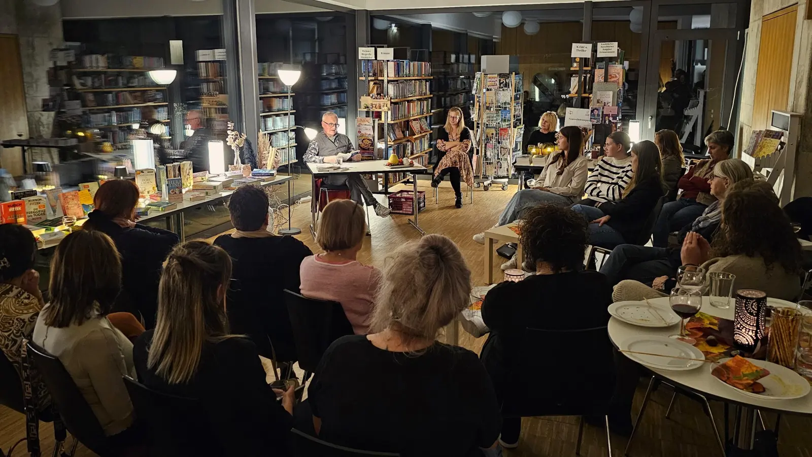 Wein-Lese-Abend in der Pfarrbücherei Kohlberg. (Bild: Stefan Kurz)