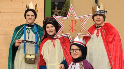 Wie hier im Neubaugebiet „In der Breite” sind die Sternsinger (von links: Josef, Maximilian, Tobias und Lukas) in Rieden fleißig unterwegs. (Bild: mrr)