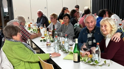 Besucher des CSU-Weinfestes in Königstein (Bild: Klaus Hafner)