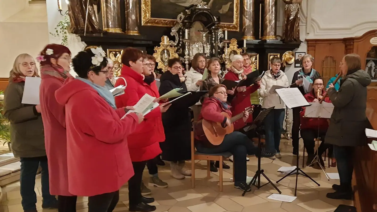  Chor aus sanges freundigen Damen von Pressath (Bild: Monika Stopfer)