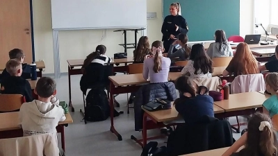 Der Workshop „Dein Smartphone - Deine Entscheidung!”, der sowohl bei den Kindern als auch den Lehrkräften großen Anklang fand, wird jährlich im Rahmen der Werteerziehung am Schmeller-Gymnasium abgehalten. (Bild: Dr. Nadine Kilgert-Bartonek)