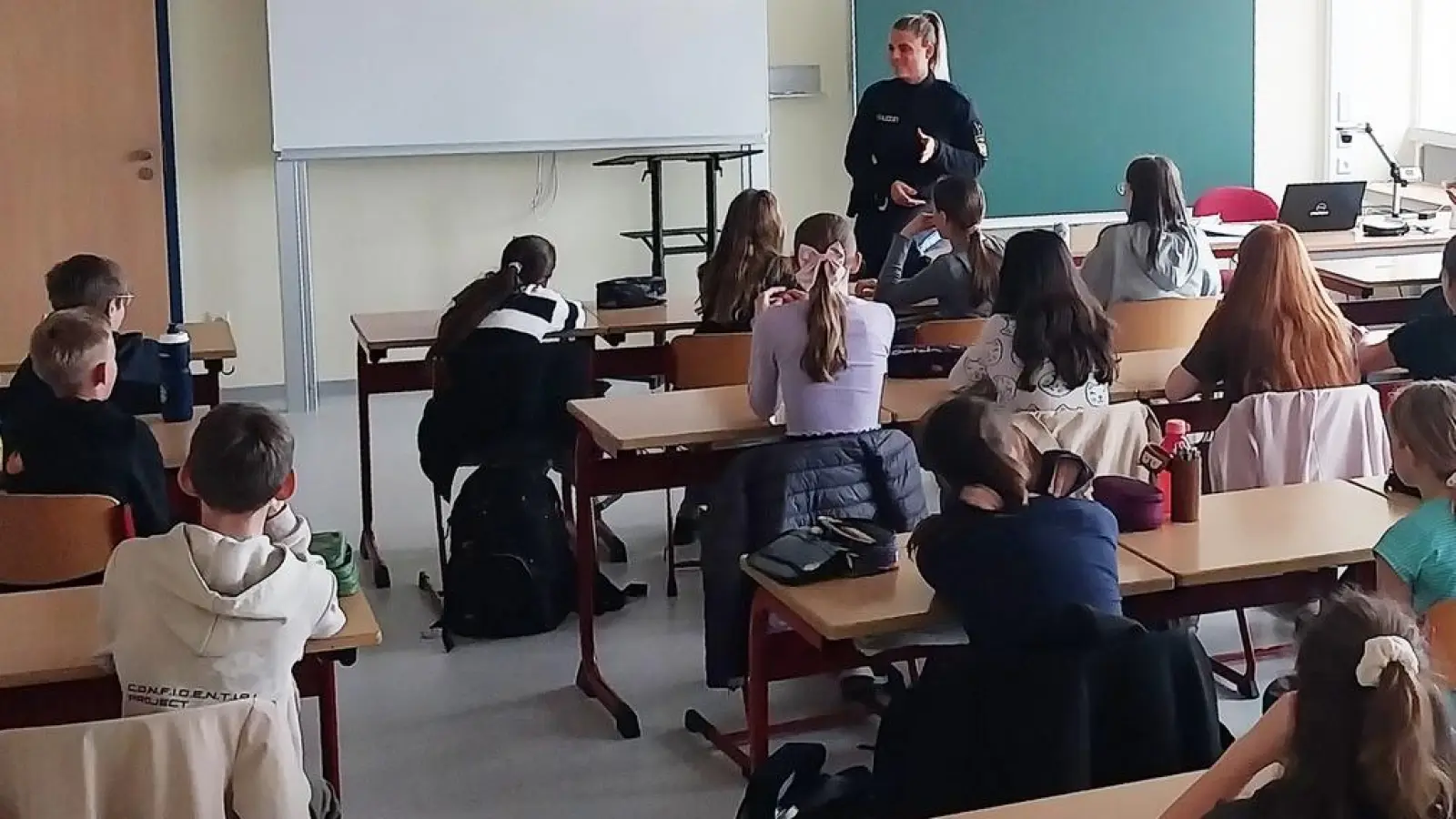 Der Workshop „Dein Smartphone - Deine Entscheidung!”, der sowohl bei den Kindern als auch den Lehrkräften großen Anklang fand, wird jährlich im Rahmen der Werteerziehung am Schmeller-Gymnasium abgehalten. (Bild: Dr. Nadine Kilgert-Bartonek)