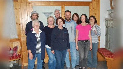 So sieht der neue Vorstand der Siedlergemeinschaft Freudenberg aus: Gitte Freundorfer (von links), Manuel Ries, Ingrid Riss, Karl Schurz, Anne Jakubowicz (Vorsitzende), Dieter Bodensteiner, Andrea Mc Allister, Marion Lipperer und Lia Hierl. (Bild: Berthold Ries)