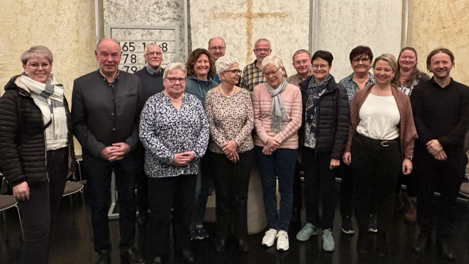 Die neu gewählte Vorstandschaft mit Bürgermeister Roland Strehl (Zweiter von links) und Vorsitzender Helga Günther (Dritte von links). (Bild: e)