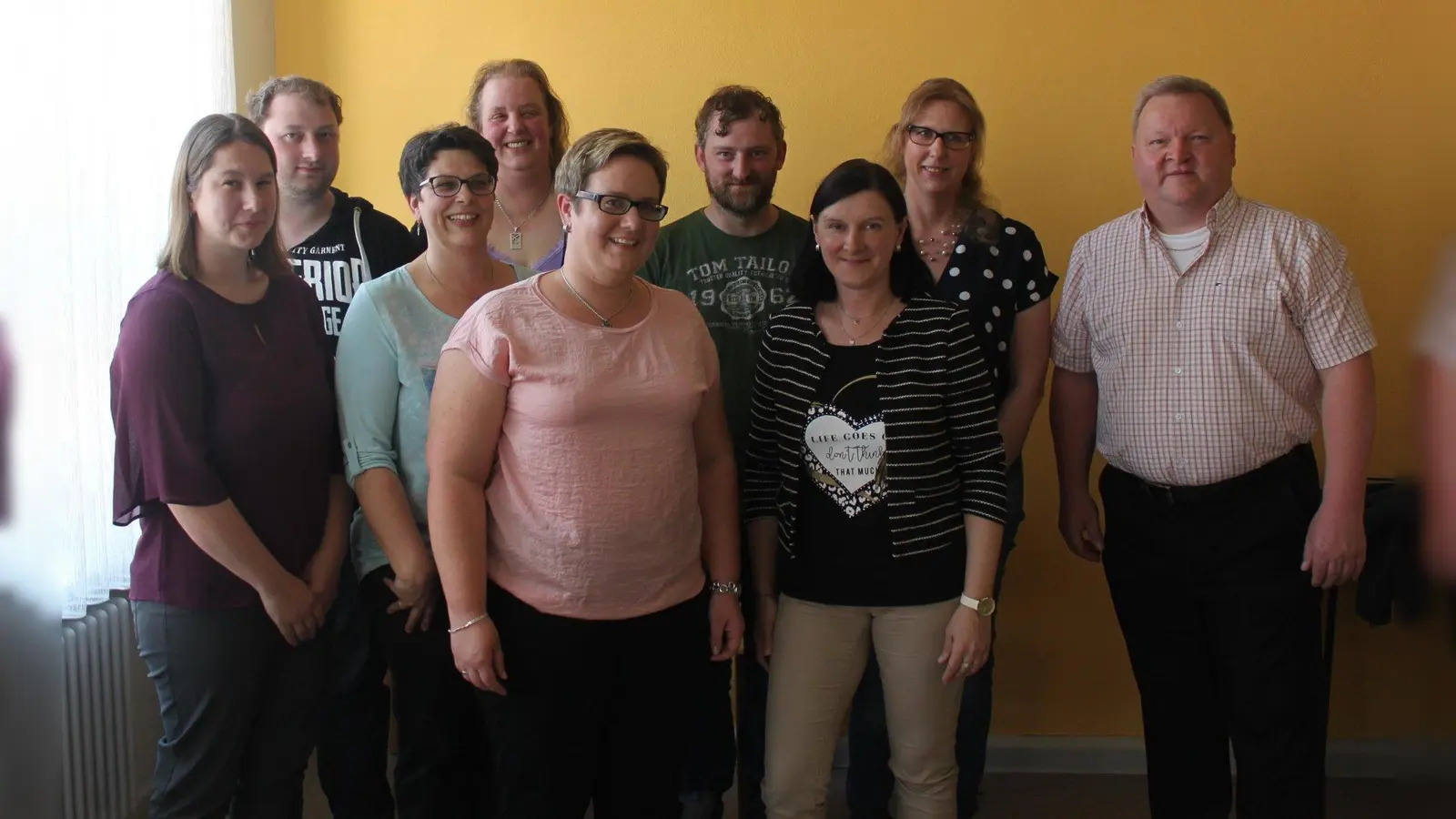 Der letzte Vorstand des Evangelischen Jugendheimvereins um Vorsitzende Michaela Jung (Fünfte von links) nach der Wahl im Jahr 2019. Von links: Heike Wolf, Christian Pentner, Karin Helgert, Sandra Kraus, Jung, Markus Pentner, Birgit Gruber, Sonja Lukas und Werner Meier. (Bild: jub)