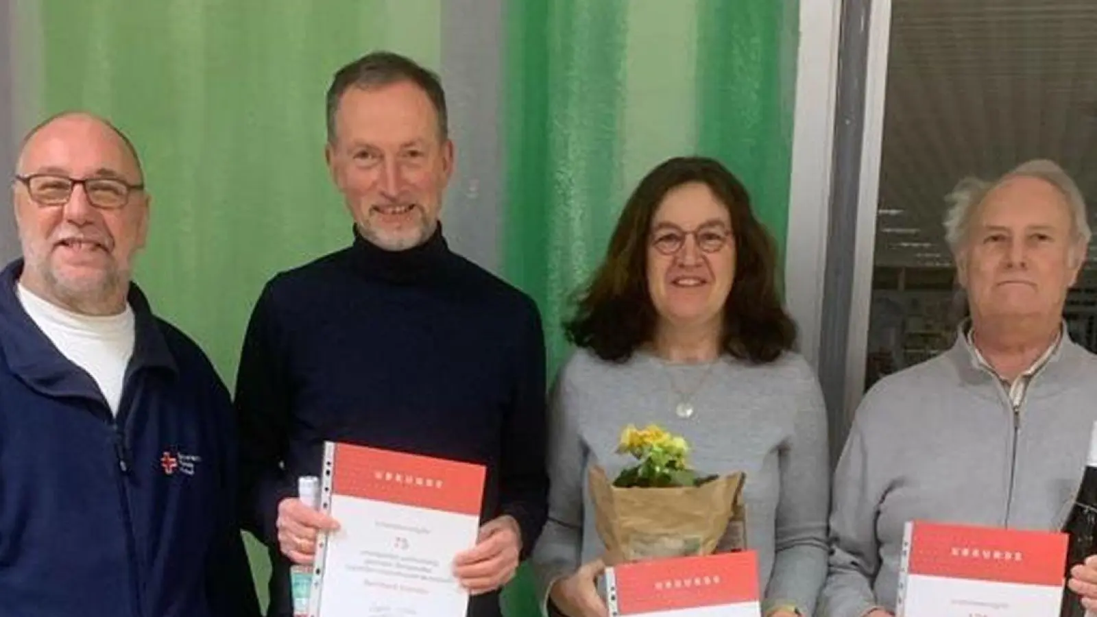 Blutspenderehrung: Im Bild von links stellvertretender BRK-Bereitschaftsleiter Richard Meierl, Bernhard Zrenner, Sandra Mayerhöfer, Wilfried Arnold. (Bild: BRK Wiesau/exb)