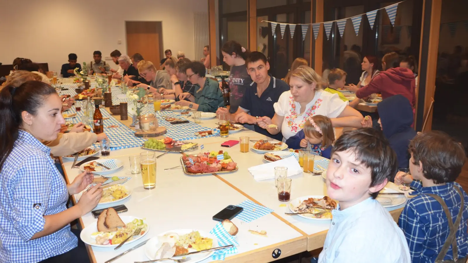 Über 40 Kochbegeisterte feierten Oktoberfest. (Bild: Angelika Goetz)