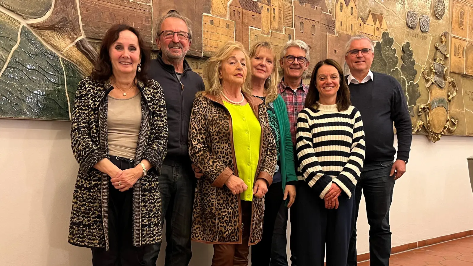 Die Vorstandschaft der „Museumsfreunde Pfreimd e. V.” (von links): Johanna Mertins, Manfred Bruckner, Gisela Hösl, Maria-Ostler-Scharl, Bernhard Ostler, Carola Reul und Richard Tischler. <br> (Bild: Harald Bischof/exb)