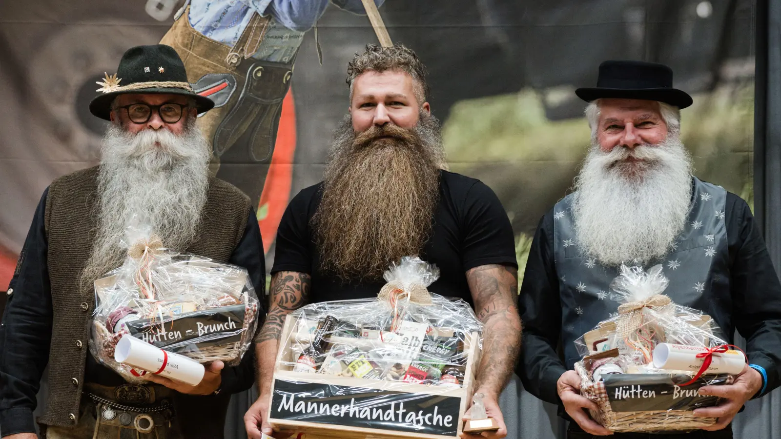 Ddie Sieger in der Kategorie Vollbart naturale international, von links: Willi Preuß, 2. Platz, Marc Bereiter, 1. Platz, aus Österreich, Anton Reimann, 3. Platz aus der Schweiz.<br> (Bild: Martin Pixner/exb)