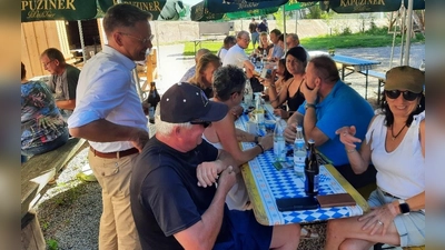 Auch MdL Tobias Reiß war zu Gast beim Sommerfest der CSU Ebnath. (Bild: Josef Söllner)