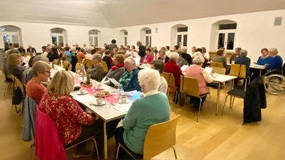 Sehr gut besucht war die Weihnachtsfeier des katholischen Frauenbunds Hahnbach. (Bild: Margit Köpnick)