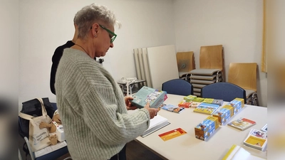 Die Qual der Wahl beim Material: nicht nur Bücher helfen beim Lesen - auch durch Taschenquizz oder Lesespiele werden die Kinder spielerisch gefördert. (Bild: Sabine Weber)