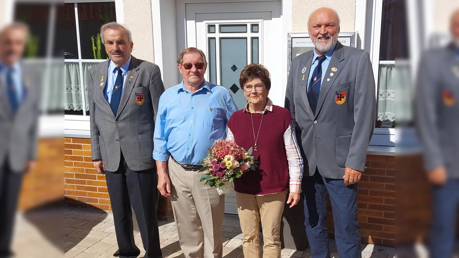 von links: Vorsitzender Wolfgang Richthammer, Lothar Amann und Ehefrau Angelika, stellvertretender Vorsitzender Xaver Ram. (Bild: Stefanie Richthammer)